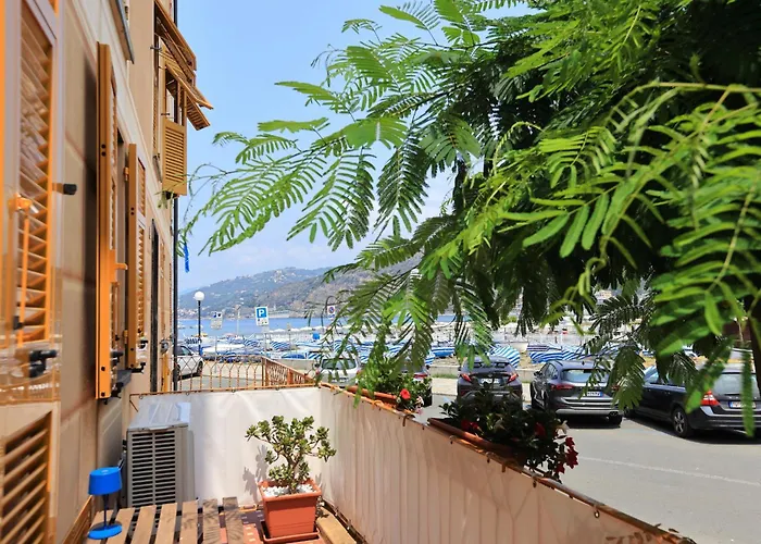 Adamaina - Sea View Apartment With Private Garage